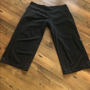 Lululemon mid rise wide leg side pocket cropped